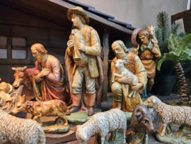 Gips 22f:  Oude Kerstgroep  (20dlg) 23cmH
