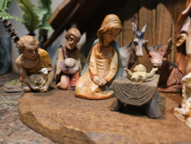 Kunsthars - 52a:  Kerstgroepje 'Made in Holland'  (11 dlg) 15cmH