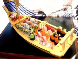 Houten Sushi boot