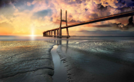 Fotobehang City Bridge Portugal bij strand en zonsondergang