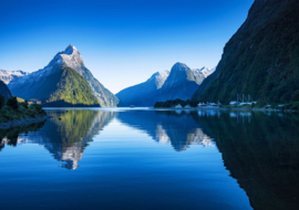 Fotobehang Berglandschap bij meer