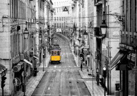Fotobehang Straat met tram Lissabon