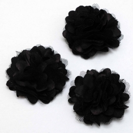 Stoffen satijn bloem zwart 5cm. 