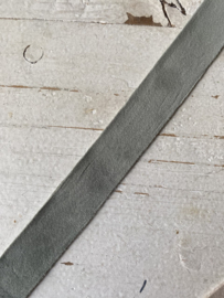 Velvet deluxe, diverse kleuren. 2.5cm.