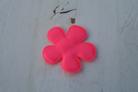 Satijnen applicatie bloem shoking neon pink(z8) satijn 4.7 cm