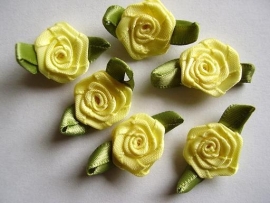 Roosjes met blad geel 3 cm