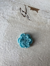 Gehaakte katoenen bloem baby blauw 2.5cm.