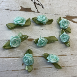 Roosje met blad mint 3cm.