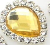 Rhinestone druppel goud 2x2.6cm.