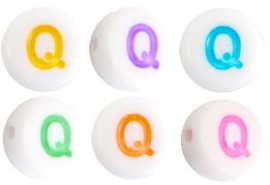 Letterkraal van acryl letter Q Multicolor-Wit