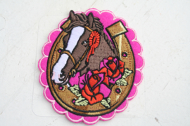 Opstrijkapplicatie paard met roosjes