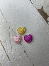 Flatback mini hartje diverse kleuren.