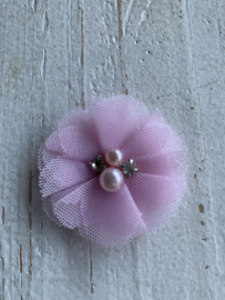 Bloem tule met parels & strass licht roze 4.5cm.