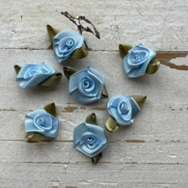 Roosjes met blad lichtblauw 3,5cm.