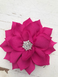 Luxe bloem satijn met ster strass hot pink 8.5cm.