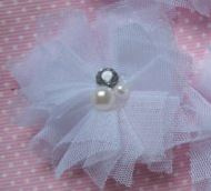 Bloem tule met parels & strass wit 5cm. 