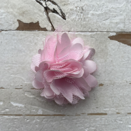 Stoffen satijn tule bloem licht roze 5cm.