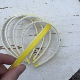 Diadeem velvet geel 1cm met tandjes.