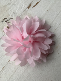 Bloem chiffon licht roze 10cm.