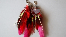 Ibiza veertjes met hanger fuchsia/rood.