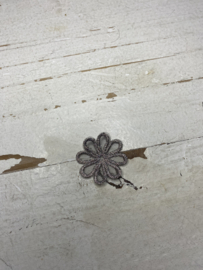 Bloem kanten madelief, diverse kleuren. 3.2cm.