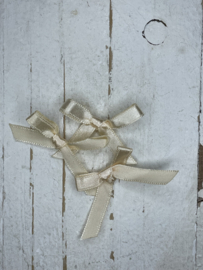 Strikjes beige 10st 4cm.