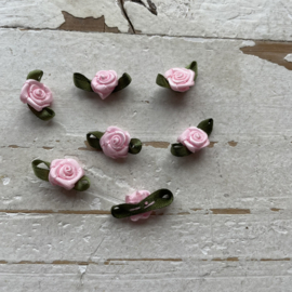 Roosjes met blad pastel roze 2cm.