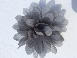 Glitter bloem grijs 7cm.