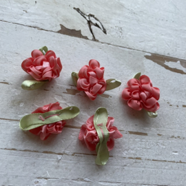 Roosje bloem met blad coral 3.5cm.