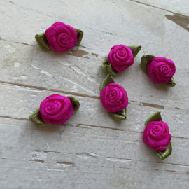 Roosje met blad knal roze 2.5cm.