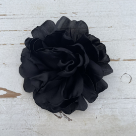 "Echte" bloem satijn zwart 10cm.