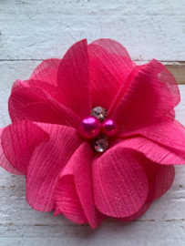 Bloem glitter chiffon met parels & strass hot pink 8cm.