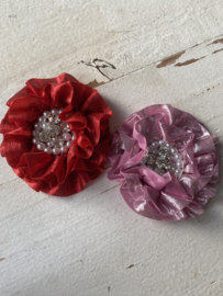 Luxe bloem met strass en parels, 9cm.