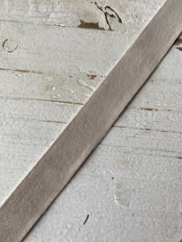 Velvet deluxe, diverse kleuren. 2.5cm.