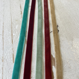 Velvet/fluweel band wit  1cm diverse kleuren.