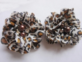 Bloem chiffon met parels & strass tijger/panter 5cm.