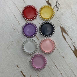 Bottlecap met diamanten 3.5cm. Diverse kleuren.