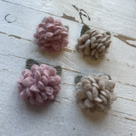 Madeliefje blaadje konijn 4cm. Beige en oud roze.