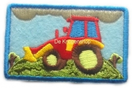 A0384 Tractor in de wei