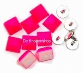 Studs fuchsia PYRAMIDE (10st)