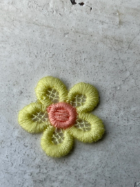 Bloem Madeliefje kant lila geel 2.8cm.
