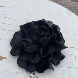"Echte" bloem satijn zwart 10cm.