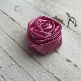 Bloem roos satijn roze 4cm.