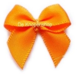 Satijnen oranje strikjes 2.4cm.