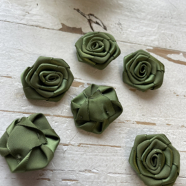 Roosje legergroen 3cm.