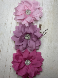 Bloem met strass rondje 9cm.