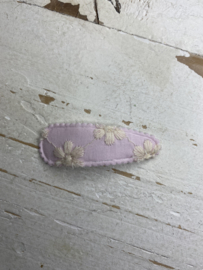 Knip in geborduurde kniphoesjes 5.5cm.