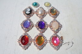 Rhinestone medaillon 3.5x2.5cm.