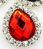 Rhinestone druppel rood 2x2.6cm.