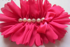 Luxe bloem met parels hot pink 12x8cm.